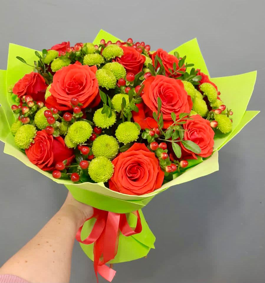 Букет цветов из: Хризантемы и Розы в Соль-Илецке