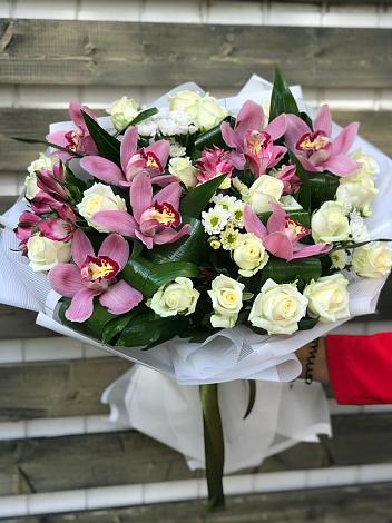 Букет цветов из: Розы и Хризантемы в Соль-Илецке