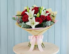 Букет Элегантная гармония в Соль-Илецке Букет цветов из:  Лилии и Розы в Соль-Илецке