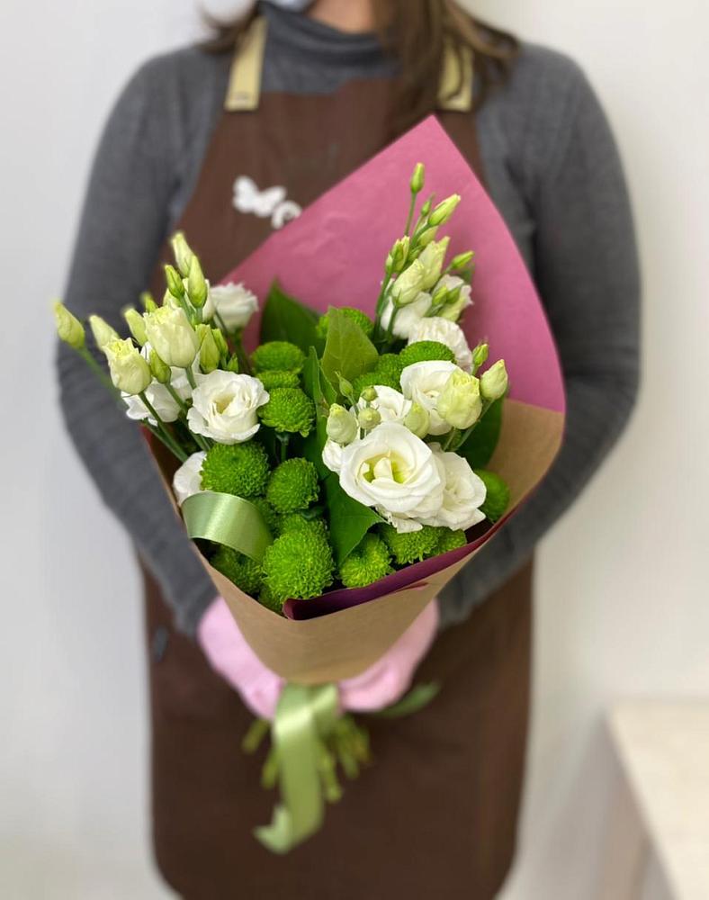 Букет цветов из: Хризантемы и Лизиантусы в Соль-Илецке