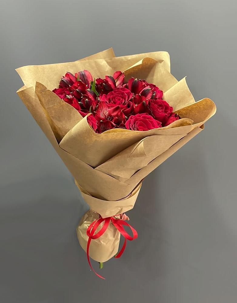 Букет цветов из: Альстромерии и Розы в Соль-Илецке