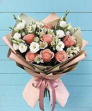 Букет цветов из:  Розы, Альстромерии и Лизиантусы в Соль-Илецке