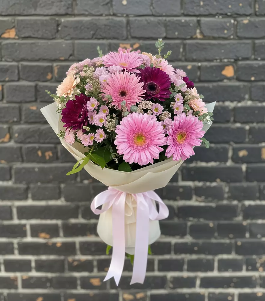 Букет цветов из: Герберы и Хризантемы в Соль-Илецке