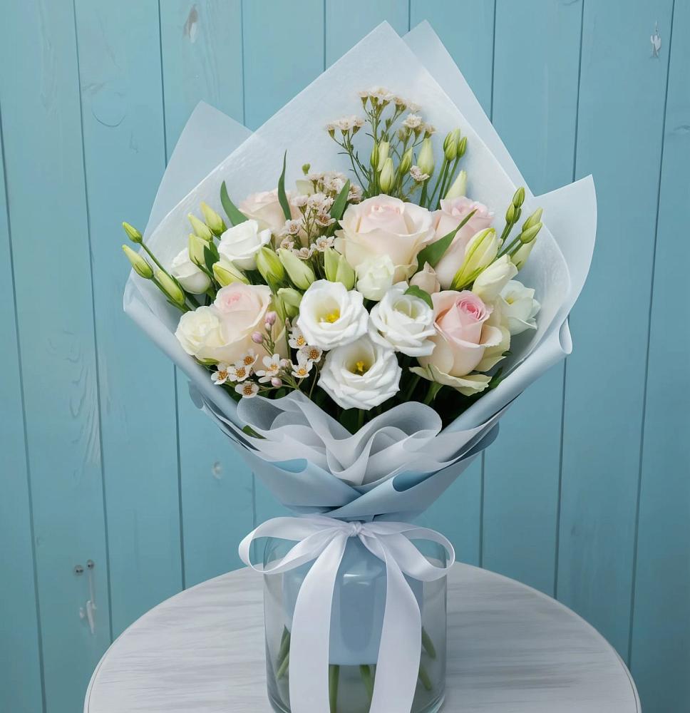 Букет цветов из: Розы и Лизиантусы в Соль-Илецке