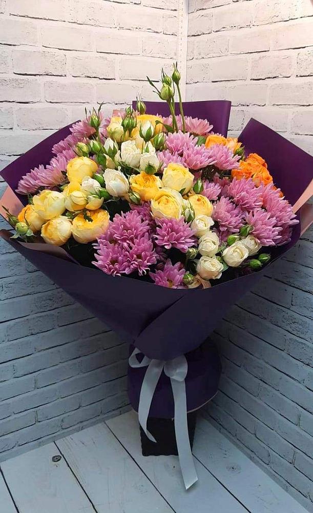 Букет цветов из: Хризантемы и Розы в Соль-Илецке