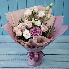 Букет Легкое дыхание в Соль-Илецке Букет цветов из:  Розы и Лизиантусы в Соль-Илецке