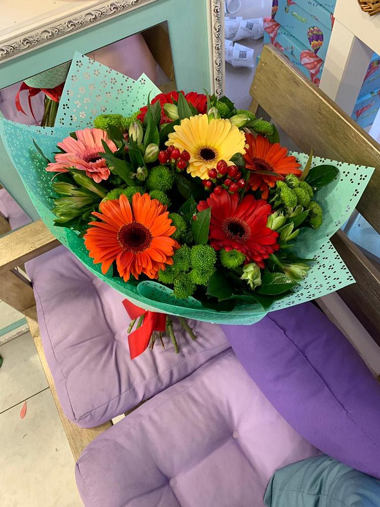 Букет цветов из: Герберы, Хризантемы и Альстромерии в Соль-Илецке