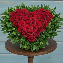 Композиция Сердце в любви в Соль-Илецке Цветочная композиция из Розы в виде сердца в Соль-Илецке