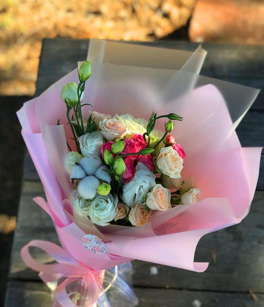 Букет цветов из: Розы и Лизиантусы в Соль-Илецке