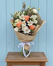 Букет яркий комплимент в Соль-Илецке Букет цветов из: Альстромерии, Лизиантусы, Розы и Хризантемы в Соль-Илецке