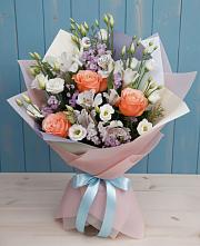 Букет цветов из:  Лизиантусы, Розы, Альстромерии и Гипсофила в Соль-Илецке