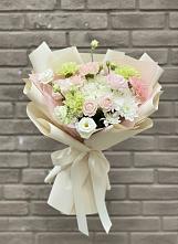 Букет цветов из:  Гвоздики, Розы, Лизиантусы и Хризантемы в Соль-Илецке