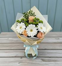 Букет герберы и розы в Соль-Илецке Букет цветов из:  Герберы, Розы и Хризантемы в Соль-Илецке