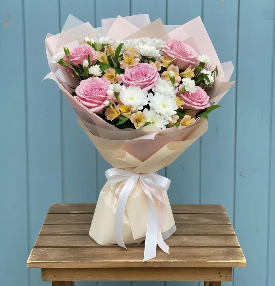 Букет цветов из: Гвоздики, Орхидеи и Розы в Соль-Илецке