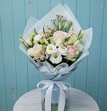 Букет очаровательный аромат в Соль-Илецке Букет цветов из:  Розы и Лизиантусы в Соль-Илецке