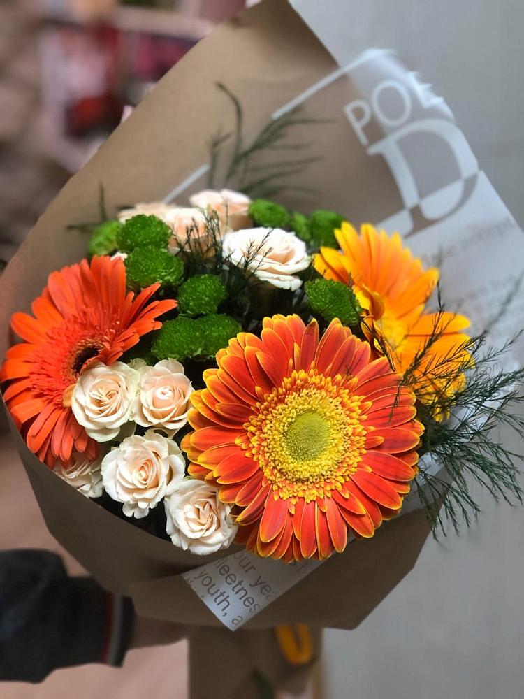 Букет цветов из: Герберы, Хризантемы и Розы в Соль-Илецке