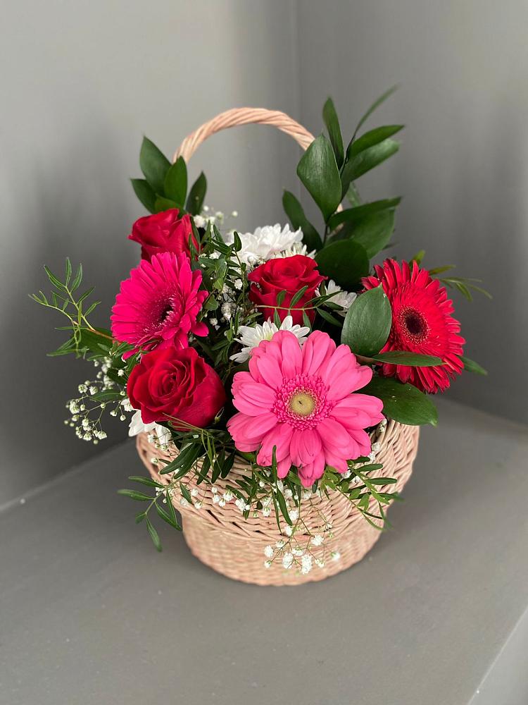Цветочная композиция из Розы, Хризантемы и Герберы в корзине в Соль-Илецке