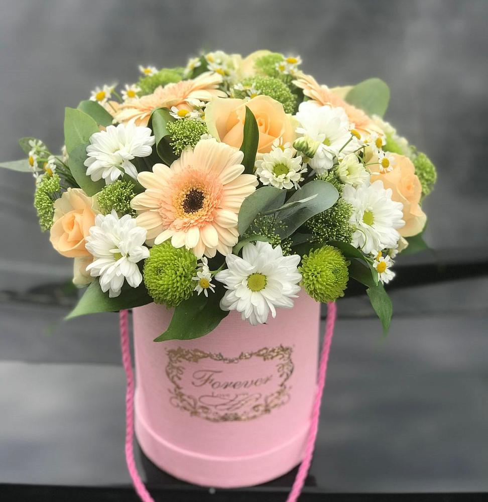 Цветочная композиция из Розы, Герберы и Хризантемы в шляпной коробке в Соль-Илецке