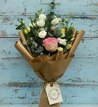 Букет нежный привет в Соль-Илецке Букет цветов из:  Розы и Лизиантусы в Соль-Илецке
