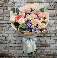 Букет Феерия в Соль-Илецке Букет цветов из:  Розы, Лизиантусы и Гвоздики в Соль-Илецке