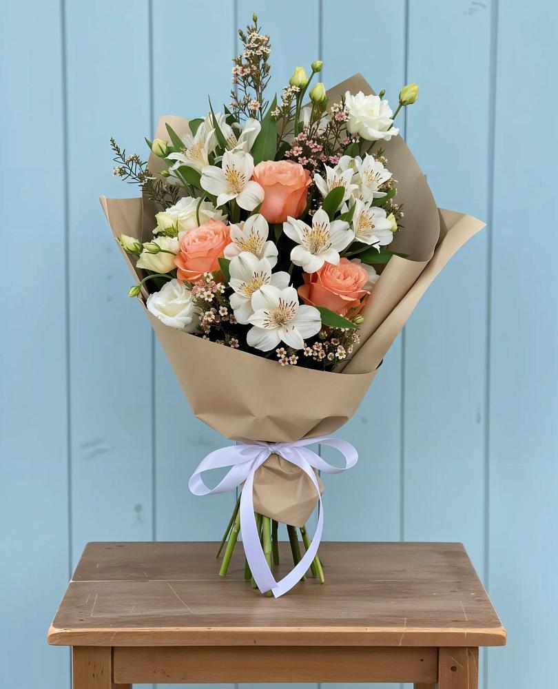 Букет цветов из: Альстромерии, Лизиантусы, Розы и Хризантемы в Соль-Илецке