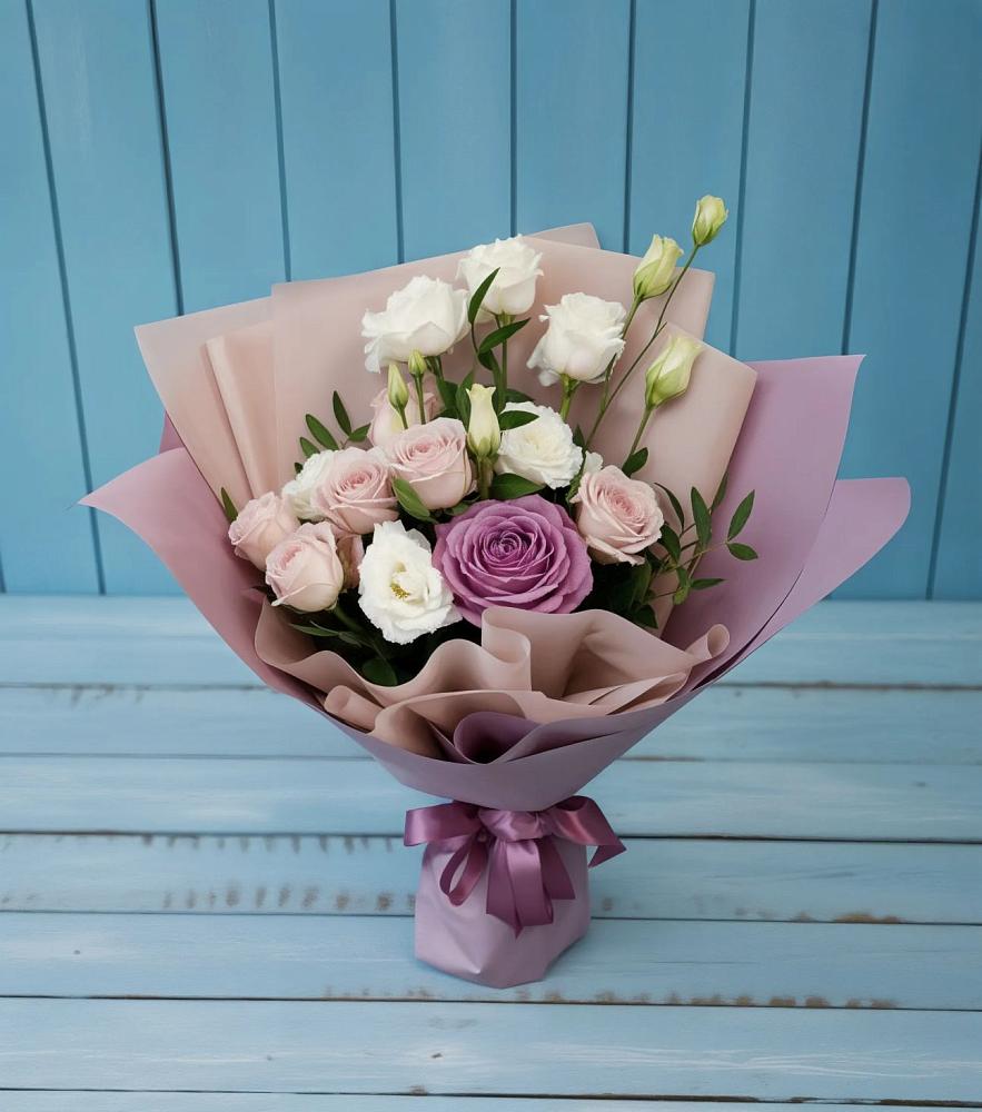 Букет цветов из: Розы и Лизиантусы в Соль-Илецке